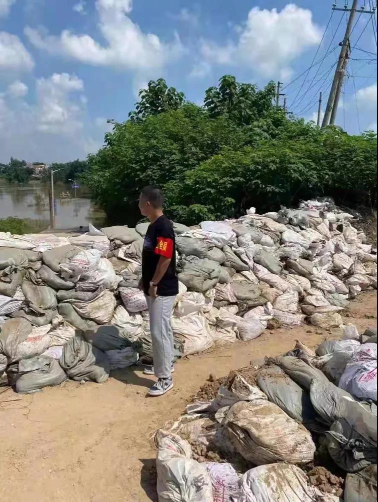 谈球吧体育