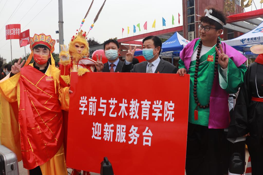 谈球吧体育